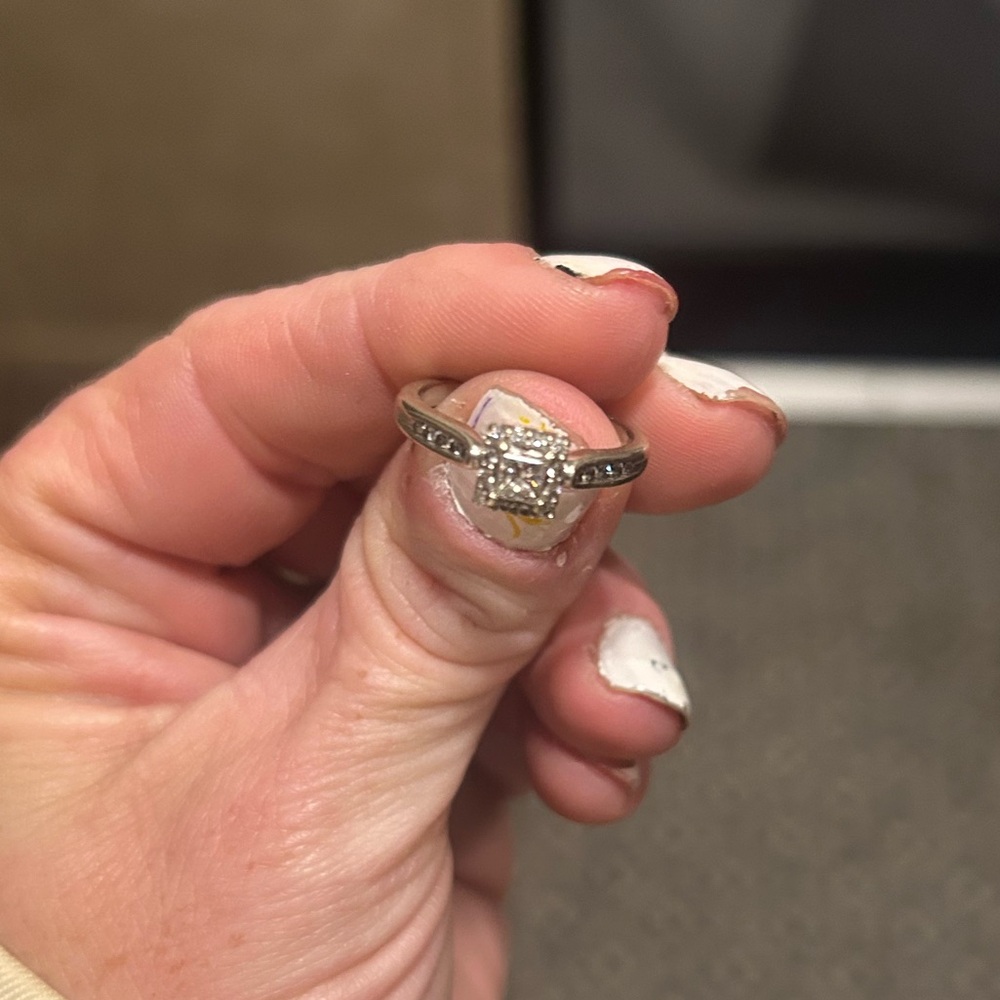 14 karat white gold princess cut halo diamond ring size 7